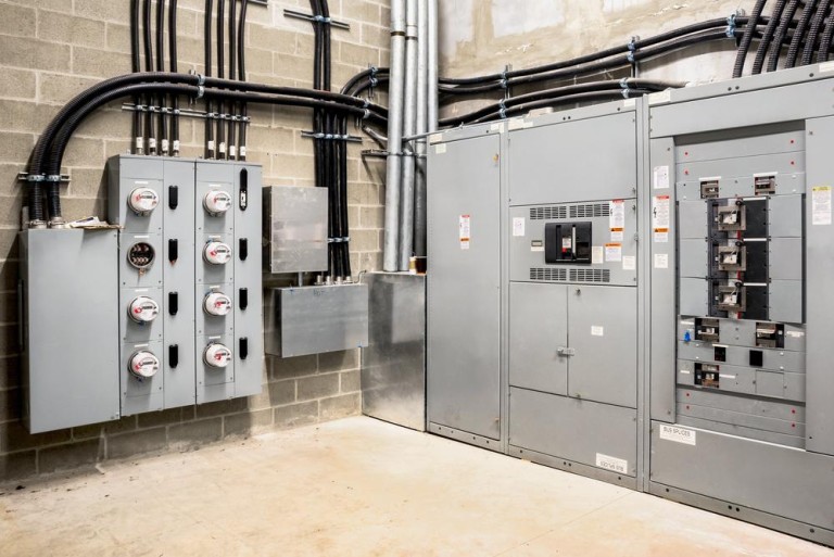 Pourquoi choisir un électricien tertiaire à Ronchin pour vos projets ?