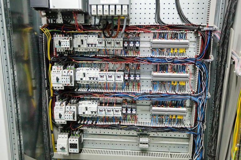 Comment réussir la mise aux normes électriques à Ronchin ?