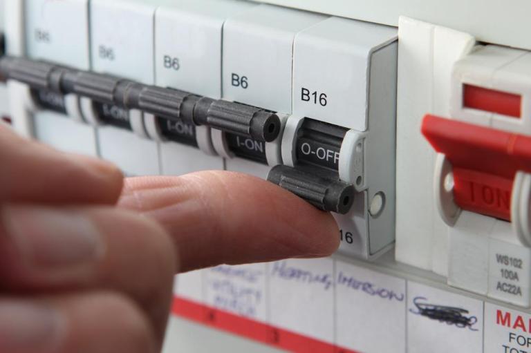 Réussir la rénovation électrique de vos locaux professionnels